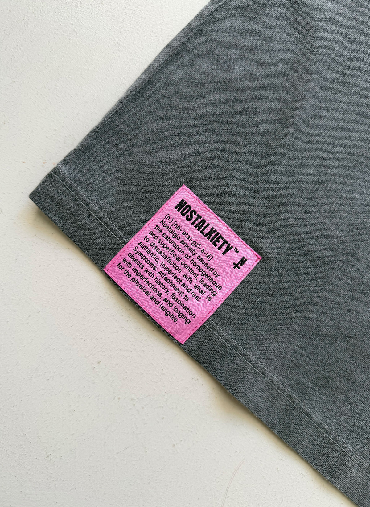 Camiseta - How To Assist A Person - Anthracite Faded
