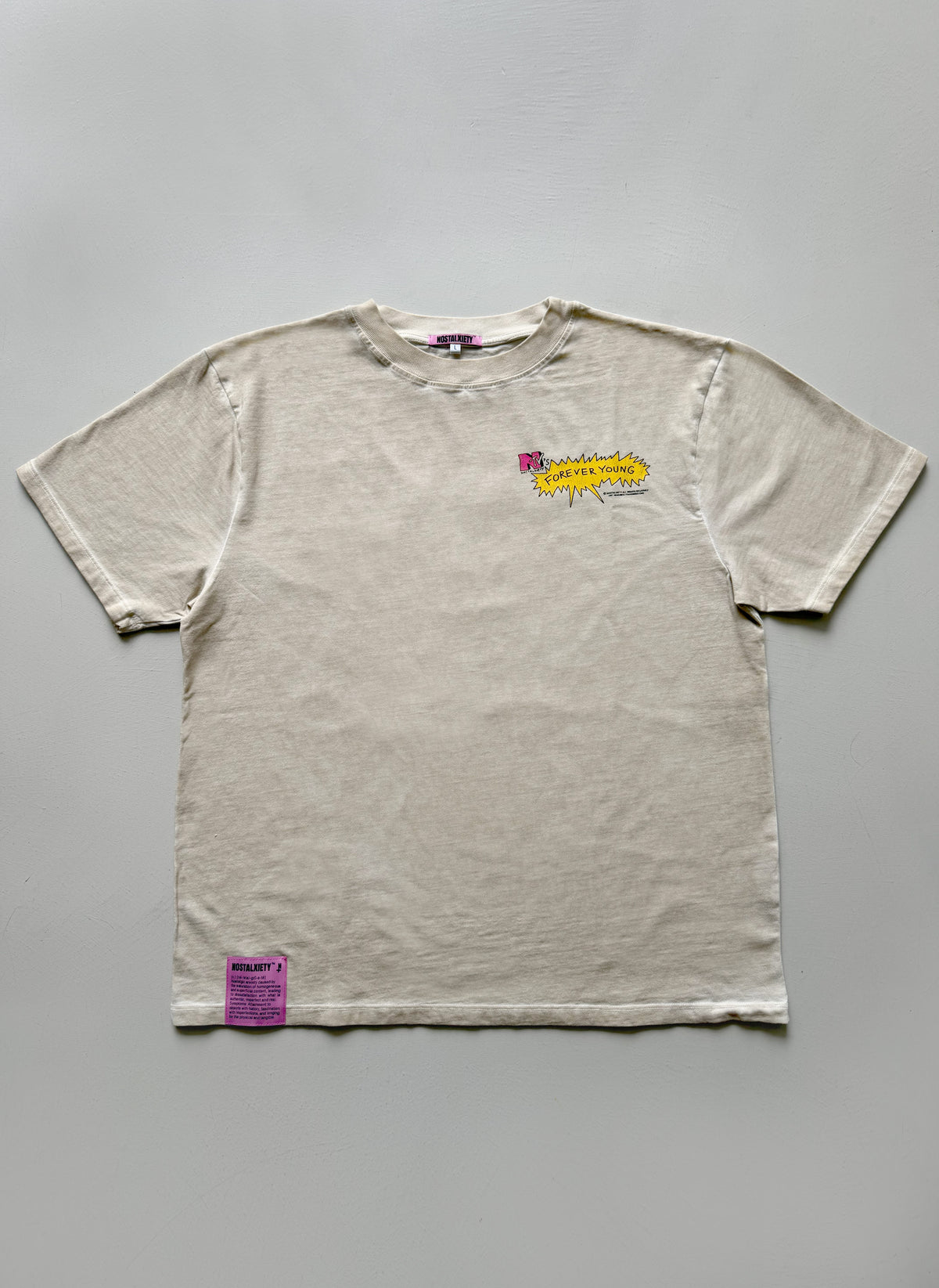 Camiseta FOREVER YOUNG - Nostalxiety TV - Sand