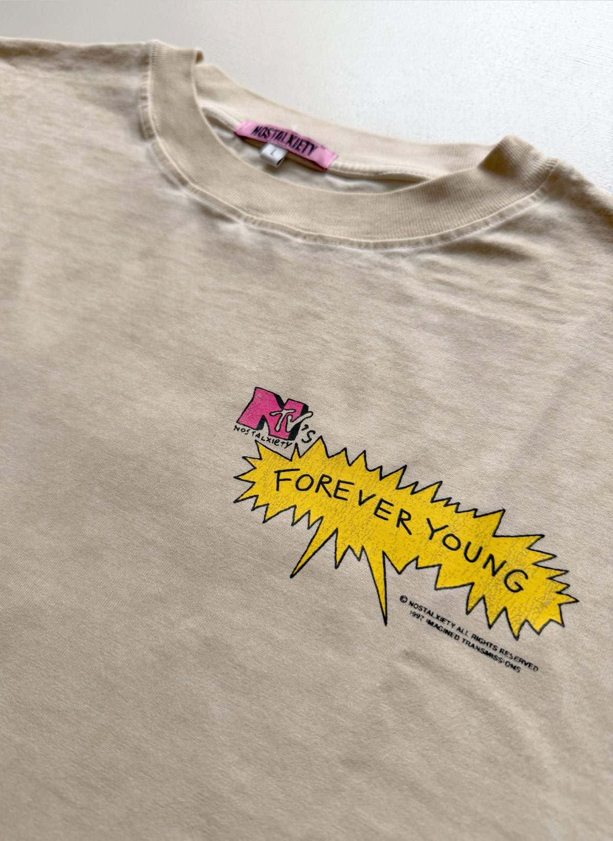 Camiseta FOREVER YOUNG - Bradvis & Butt-Reeves - Off White Back